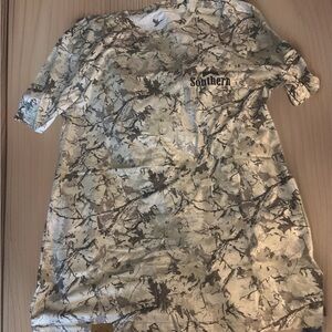 Men’s Camo Brand New Southern String size M Short Sleeve Shirt - Tan/Olive #202